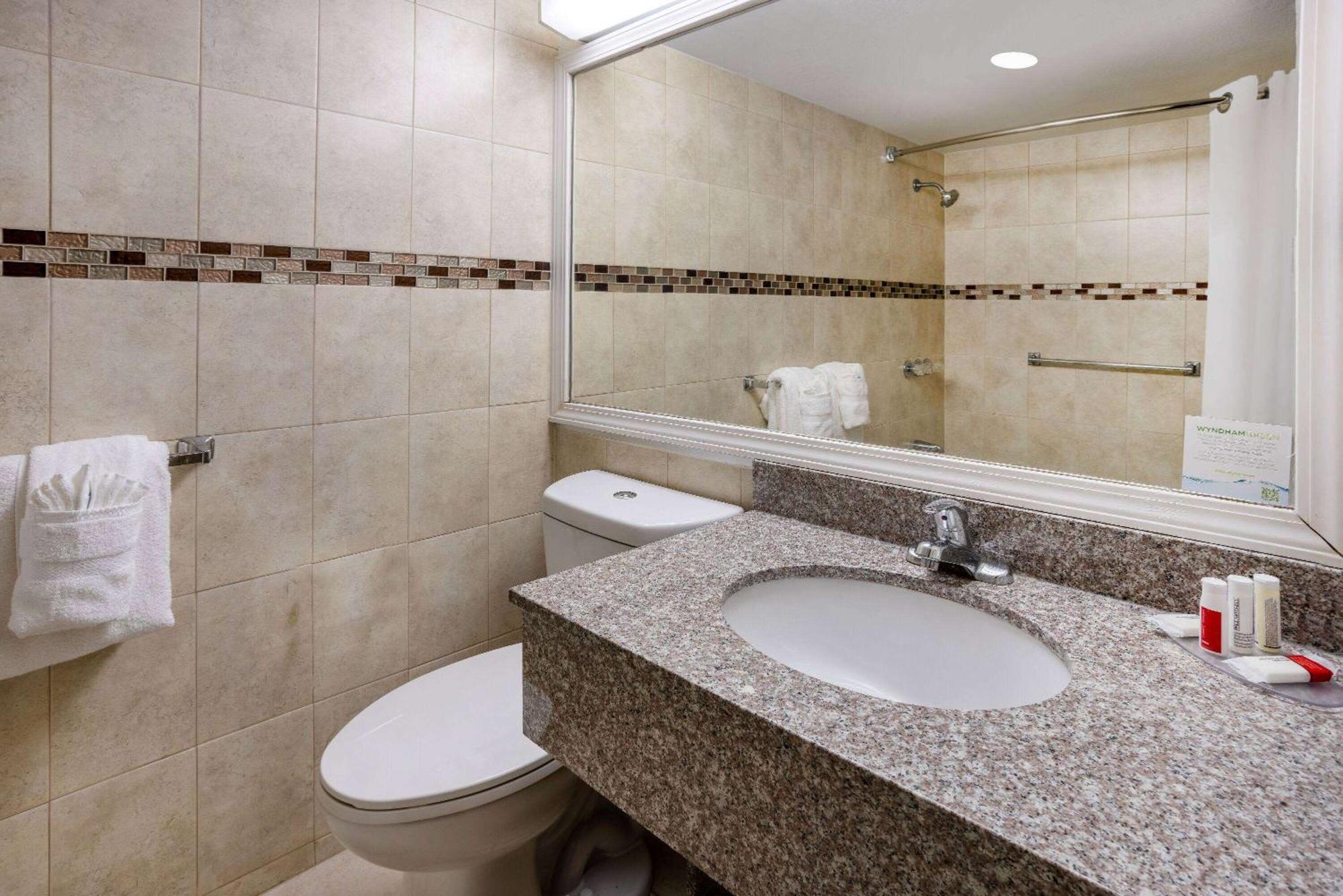 Ramada By Wyndham Rome - Verona Zewnętrze zdjęcie